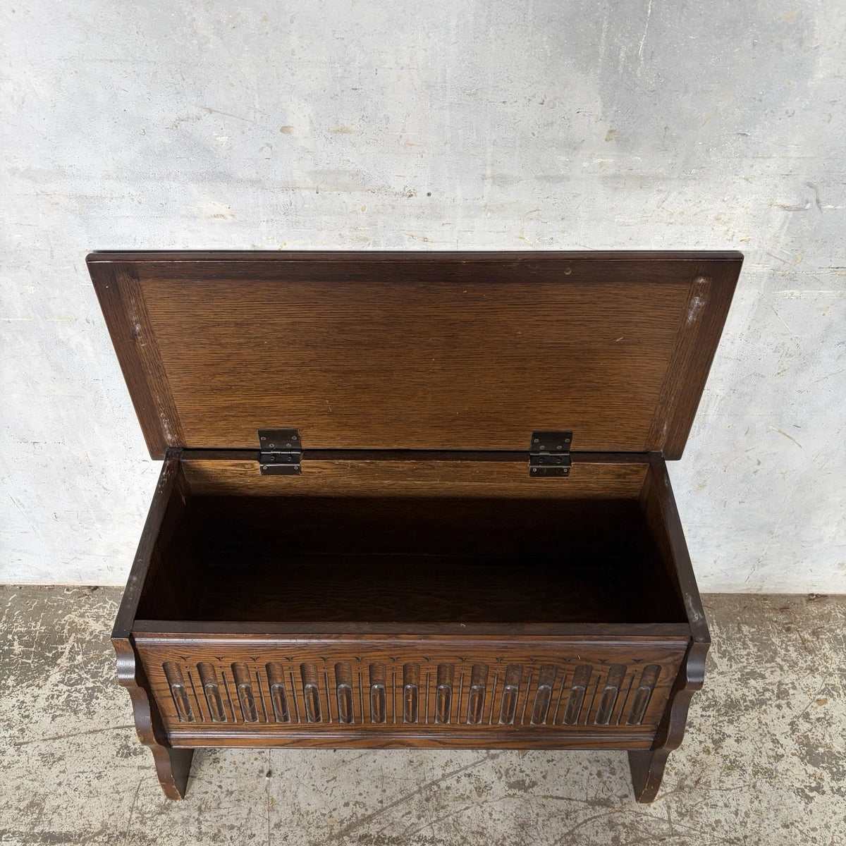 Antique Arts & Crafts carved oak blanket box – view 7