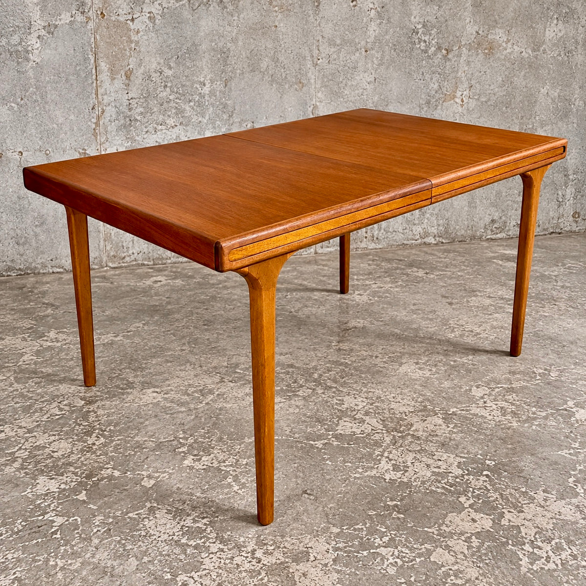 Mid-century Beithcraft teak extending dining table – view 1