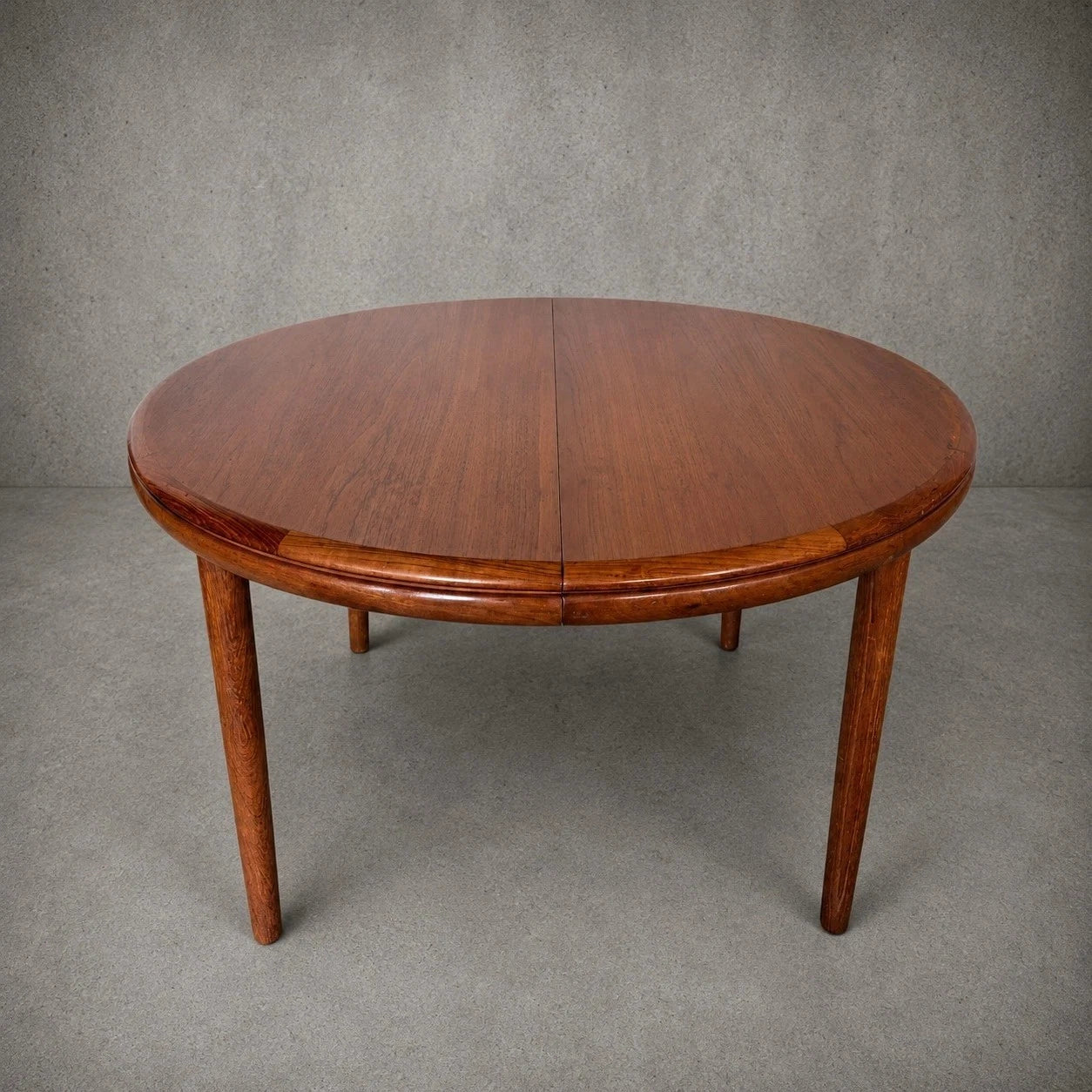 White and Newton solid teak round extending dining table – view 1