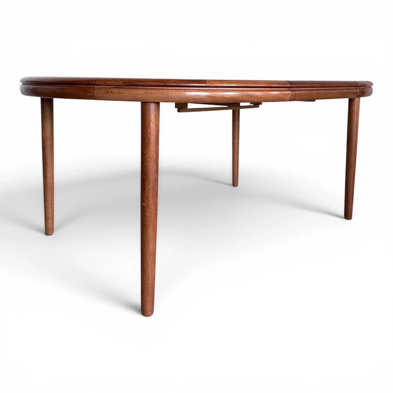White and Newton solid teak round extending dining table – view 5