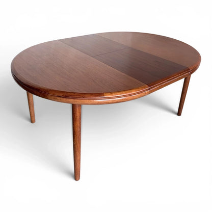 White and Newton solid teak round extending dining table – view 6