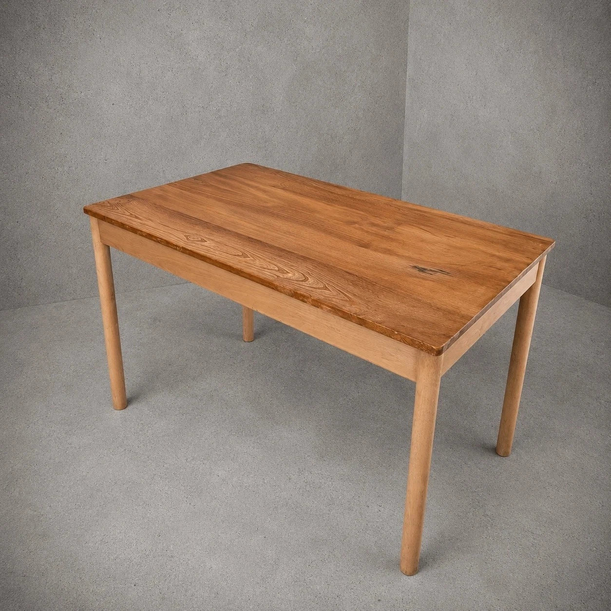 Ercol Model 628 Modula Compact Elm & Beech Dining Table – view 1