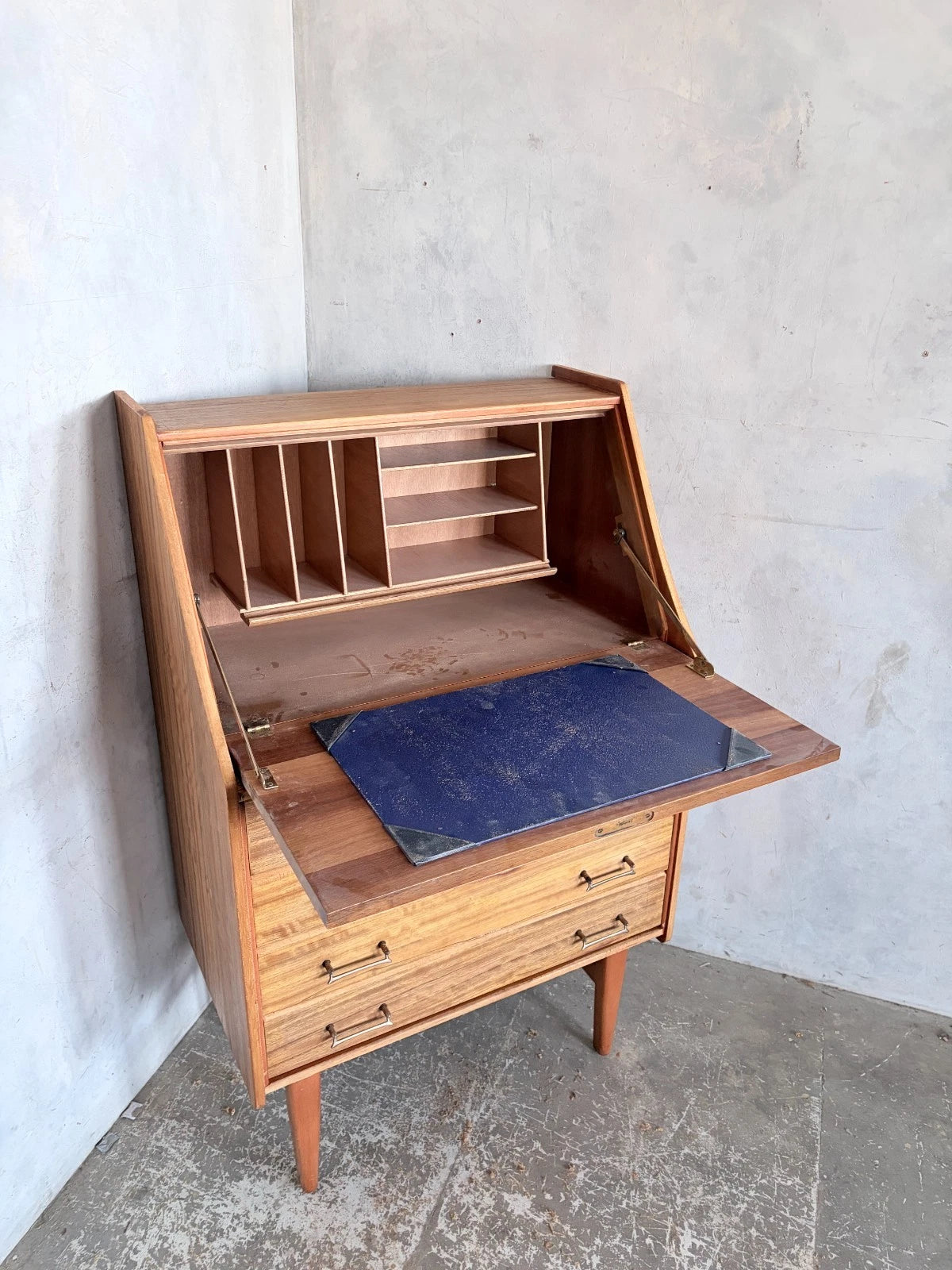Mid Century Vintage Writing Bureau Desk by Welters of Wycombe – image 5