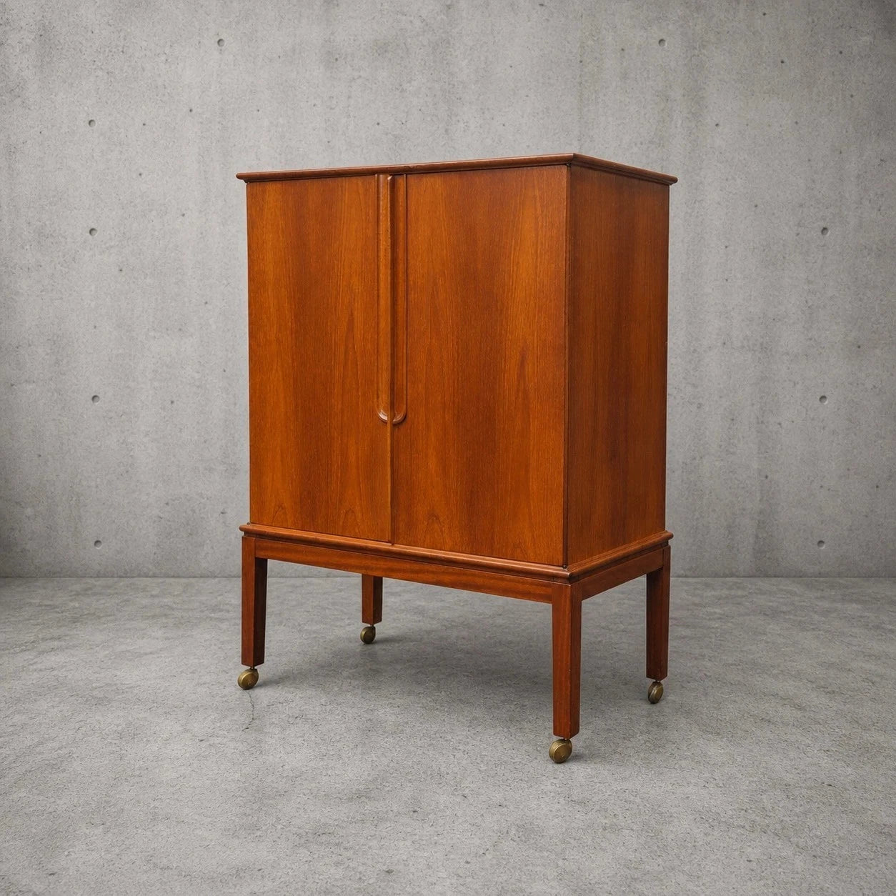 Mid-Century Danish Teak Cabinet on Castors – 1960s Storage / Drinks Cabinet – image 1