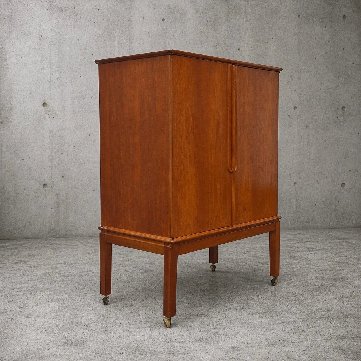 Mid-Century Danish Teak Cabinet on Castors – 1960s Storage / Drinks Cabinet – image 2