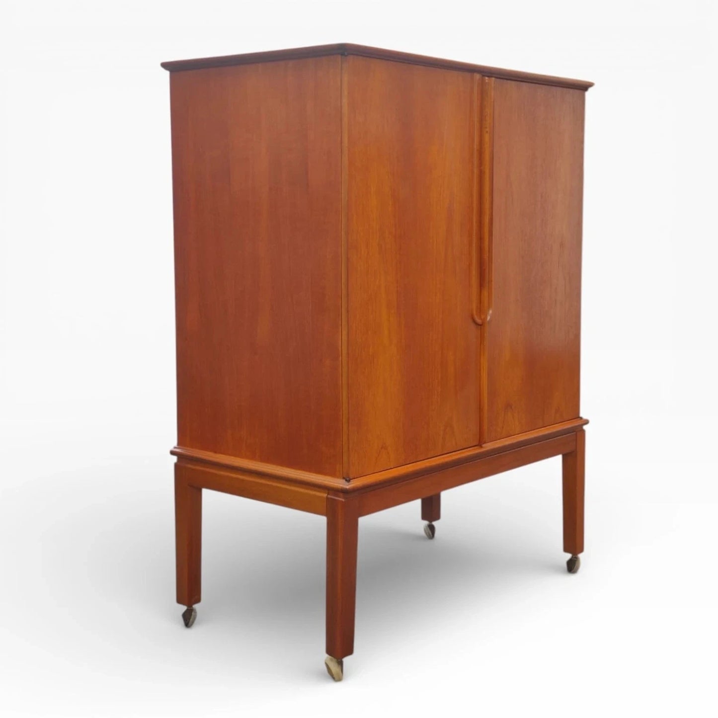 Mid-Century Danish Teak Cabinet on Castors – 1960s Storage / Drinks Cabinet – image 4