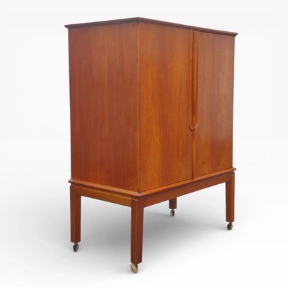 Mid-Century Danish Teak Cabinet on Castors – 1960s Storage / Drinks Cabinet – image 6