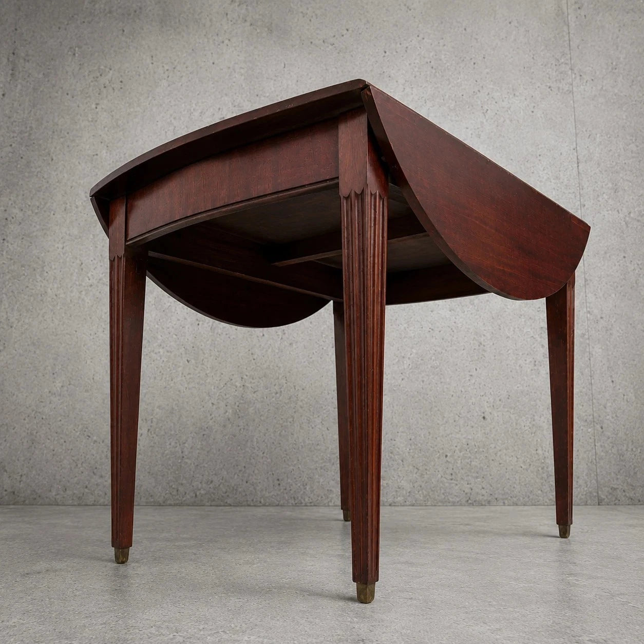 Antique Georgian style solid mahogany drop leaf gateleg dining table – view 1