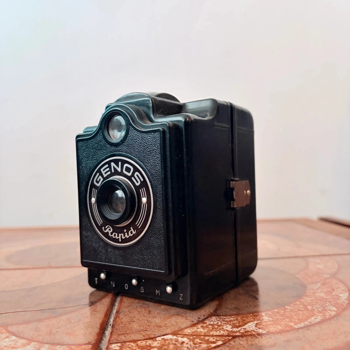 Vintage Genos Rapid Box Camera | Art Deco Bakelite Camera - image 2