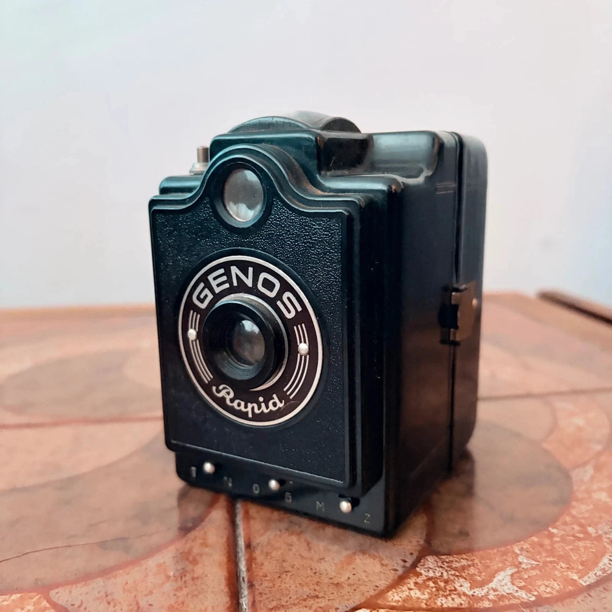 Vintage Genos Rapid Box Camera | Art Deco Bakelite Camera - image 3