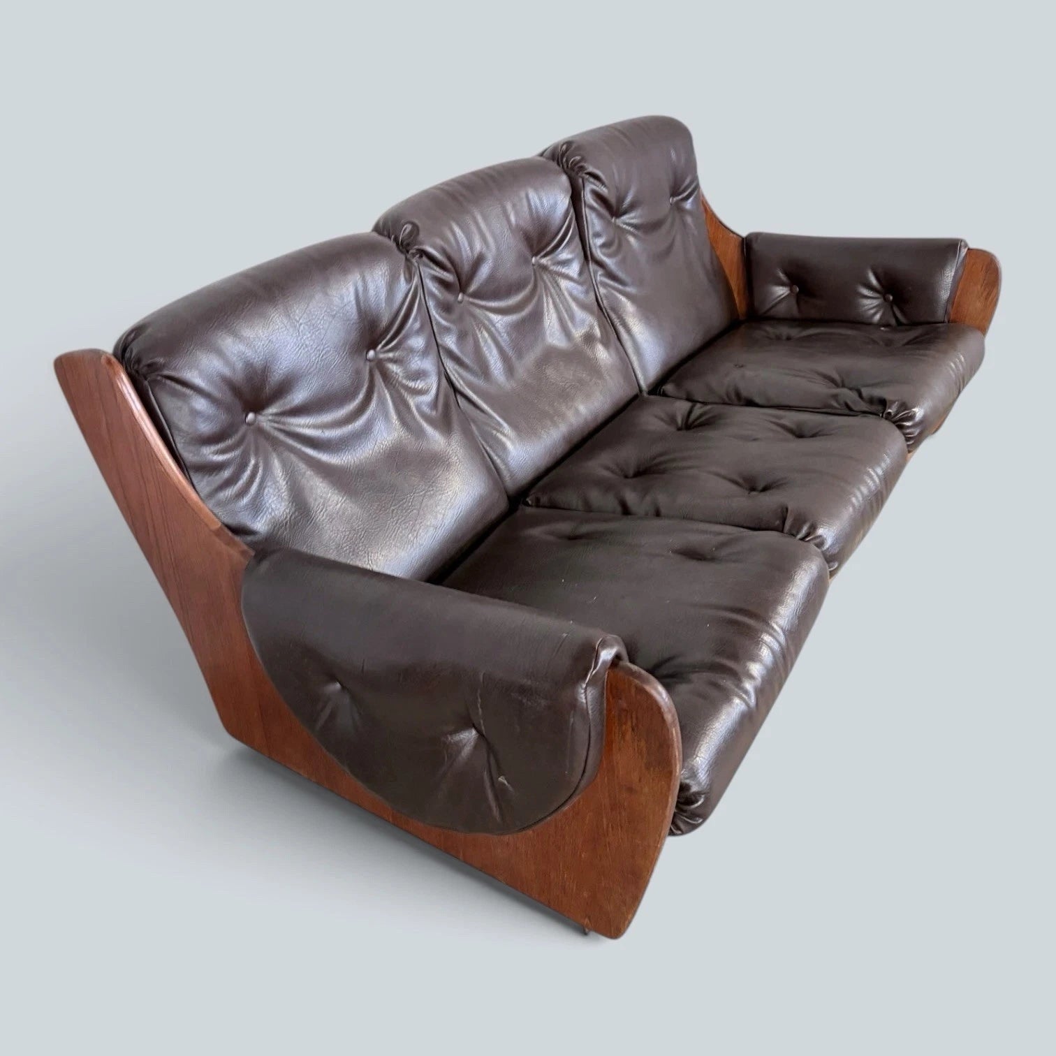 Vintage G Plan Saddleback Three Seater Leather Sofa Mid Century Teak Sofa – image 2