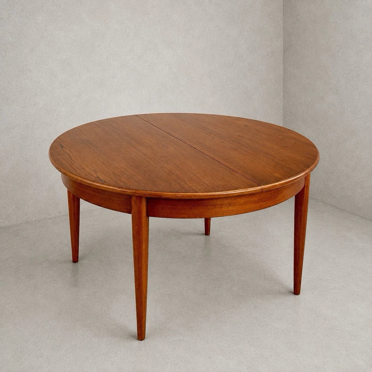 Mid Century Danish Round Teak Extending Dining Table – image 1