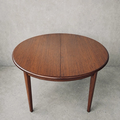 Stag Minstrel mahogany round extending dining table – view 1
