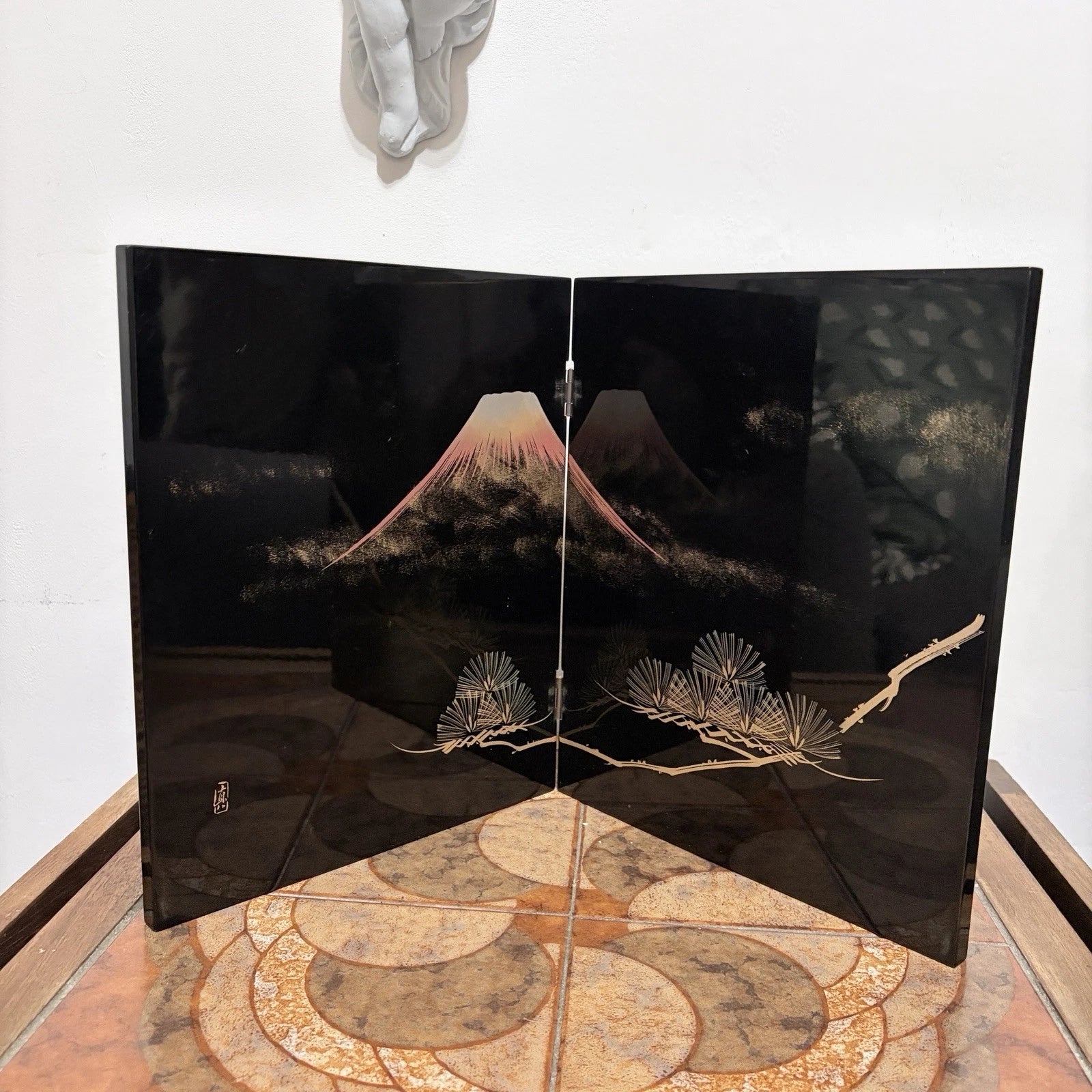 Vintage Japanese Black Lacquer Mount Fuji Folding Screen – view 2