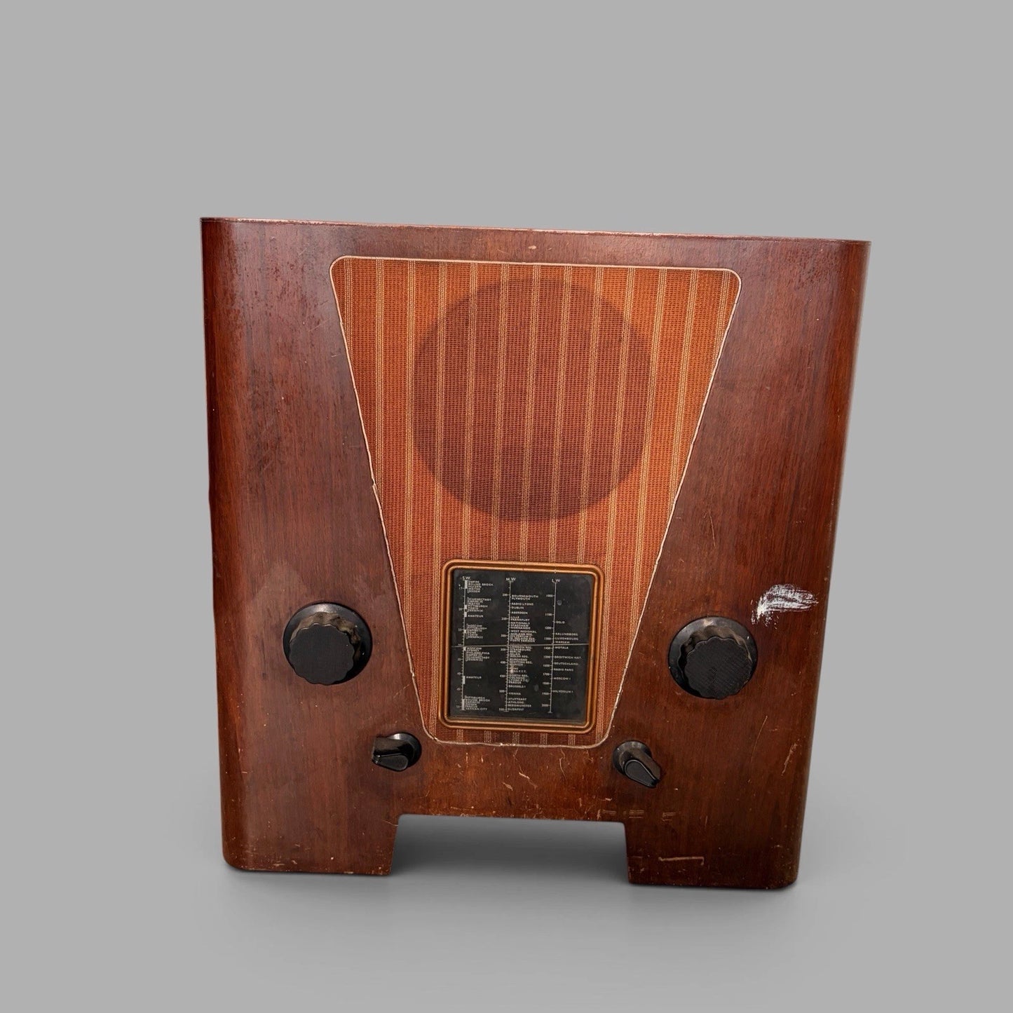 Vintage Murphy Walnut Valve Radio – British Bakelite & Wood – view 1