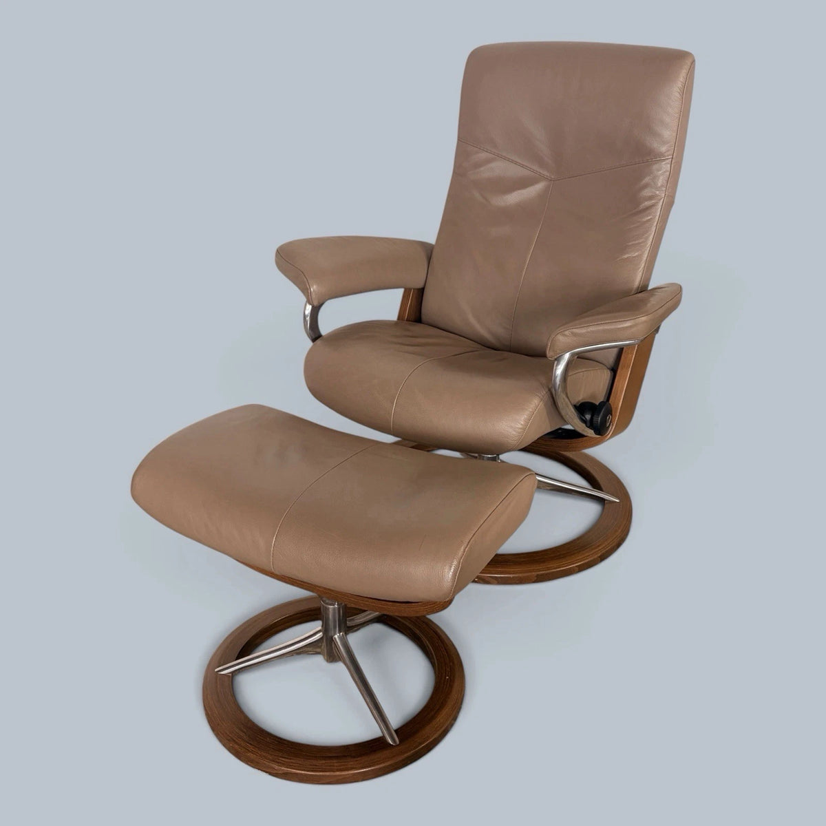 Ekornes Stressless Leather Recliner & Footstool – photograph 1