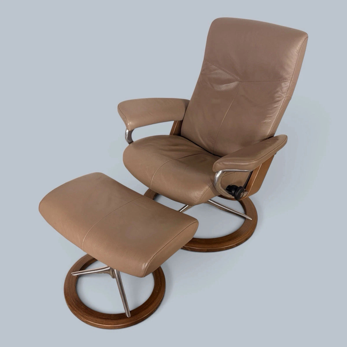 Ekornes Stressless Leather Recliner & Footstool – photograph 2