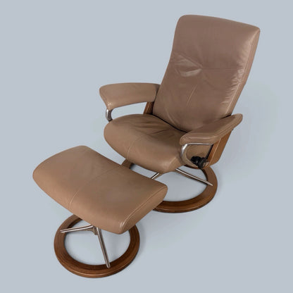Ekornes Stressless Leather Recliner & Footstool – photograph 2