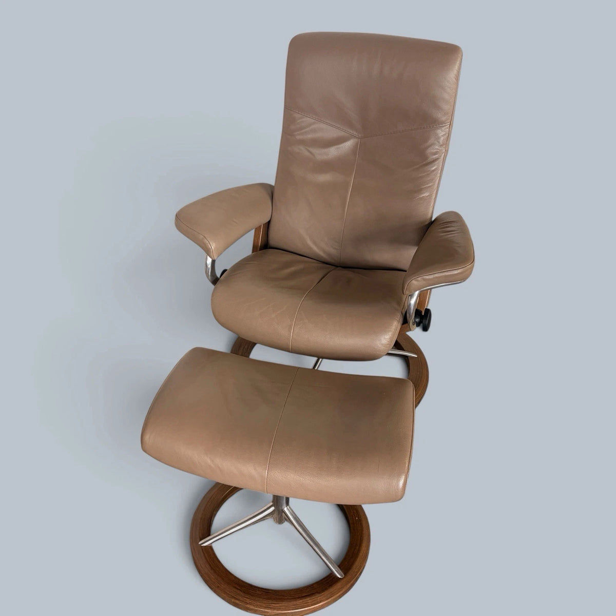 Ekornes Stressless Leather Recliner & Footstool – photograph 3