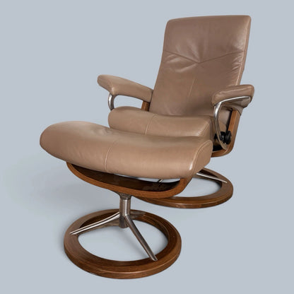 Ekornes Stressless Leather Recliner & Footstool – photograph 4