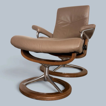 Ekornes Stressless Leather Recliner & Footstool – photograph 5