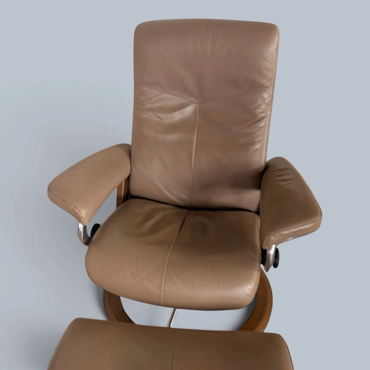 Ekornes Stressless Leather Recliner & Footstool – photograph 6
