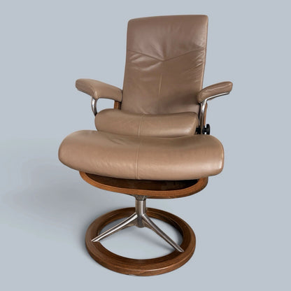 Ekornes Stressless Leather Recliner & Footstool – photograph 7