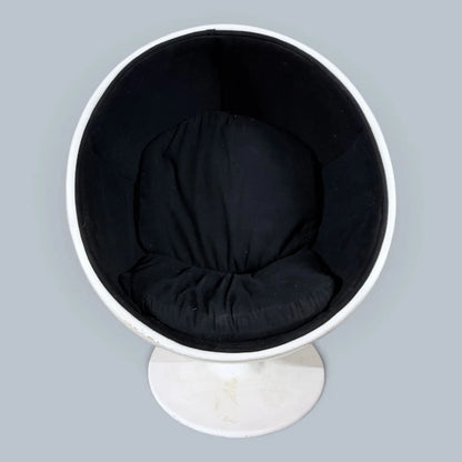 Space Age Fibreglass Ball Chair – Eero Aarnio Style – photograph 3
