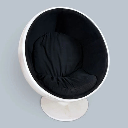 Space Age Fibreglass Ball Chair – Eero Aarnio Style – photograph 4