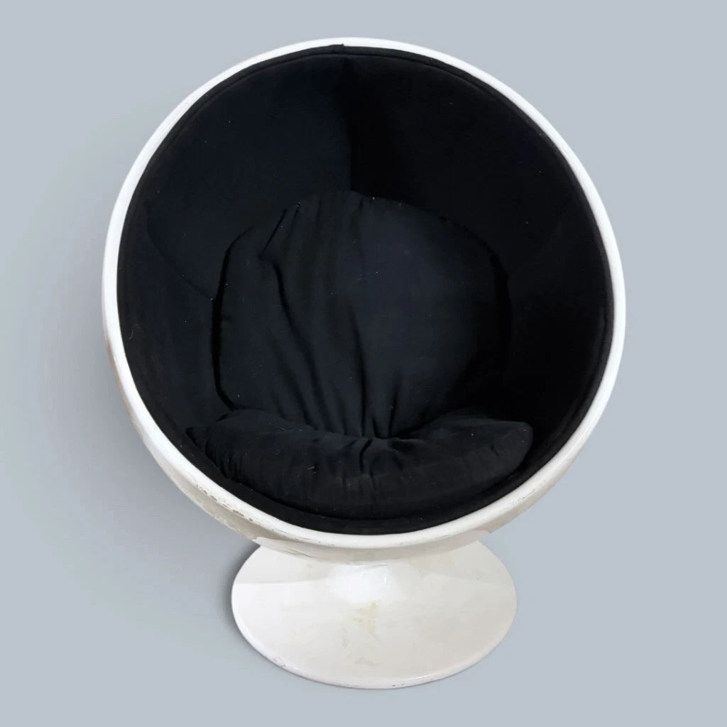 Space Age Fibreglass Ball Chair – Eero Aarnio Style – photograph 5