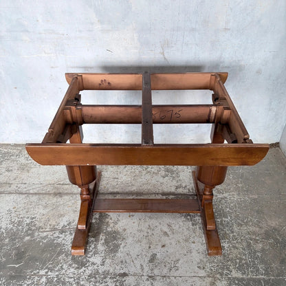 Arts & Crafts Oak Draw-Leaf Extending Dining Table – photograph 10