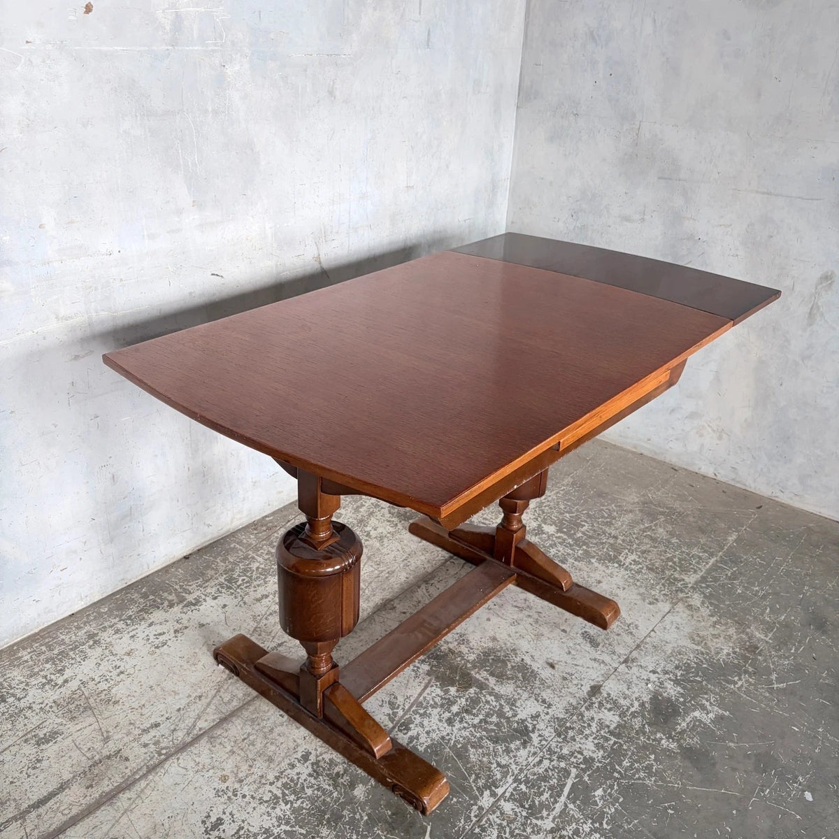 Arts & Crafts Oak Draw-Leaf Extending Dining Table – photograph 6