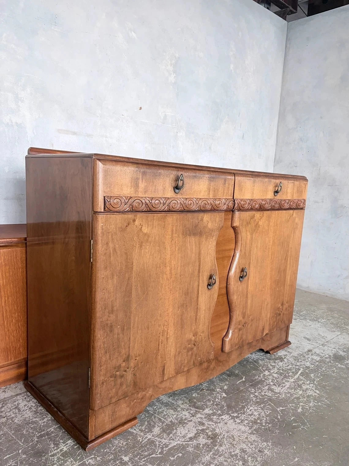Art Deco Walnut Sideboard & Drinks Cabinet – photograph 10
