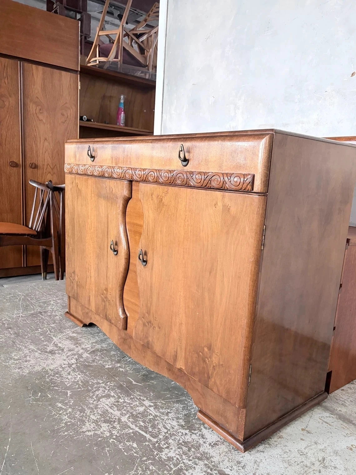 Art Deco Walnut Sideboard & Drinks Cabinet – photograph 3