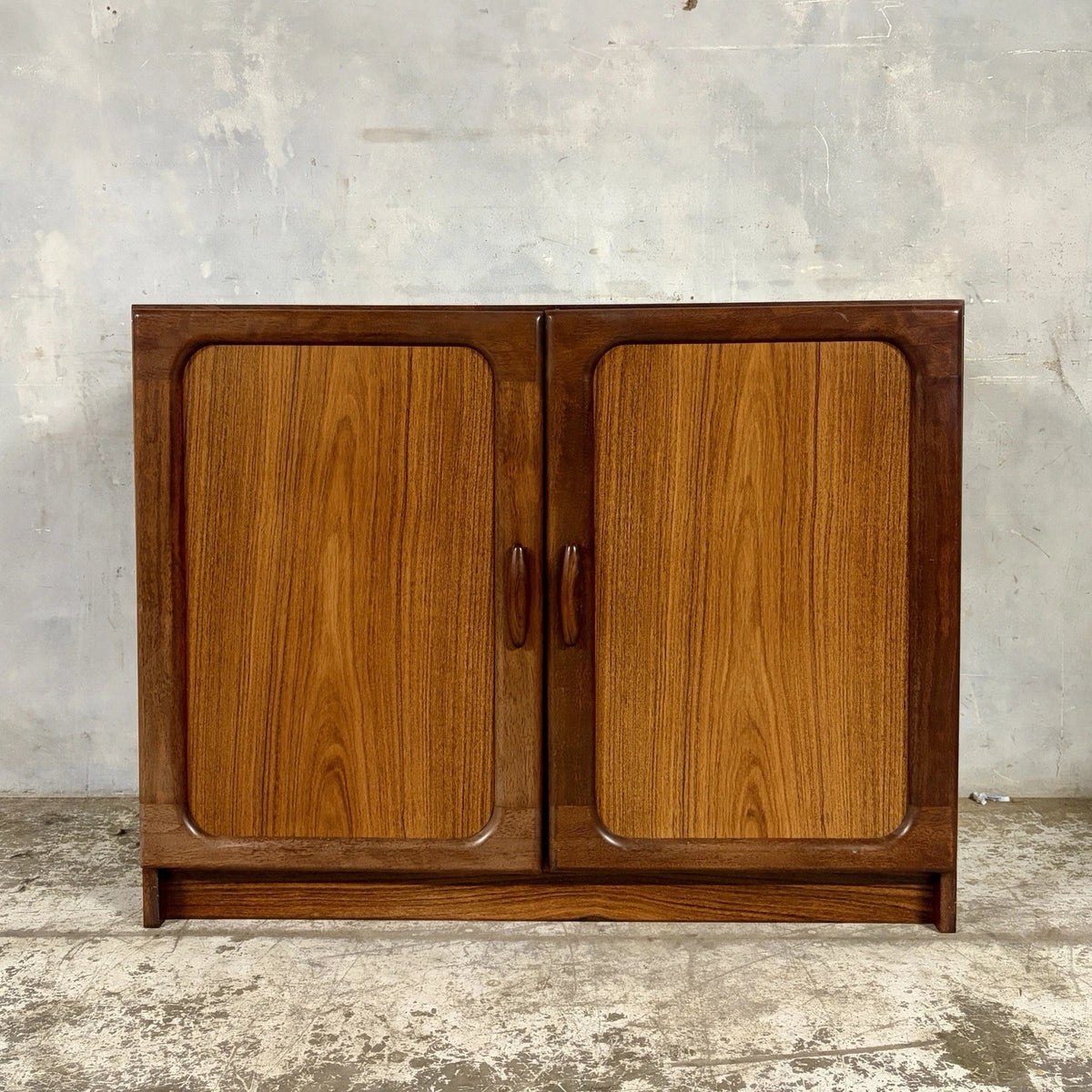 Dyrlund Danish Rosewood Compact Sideboard – photograph 1