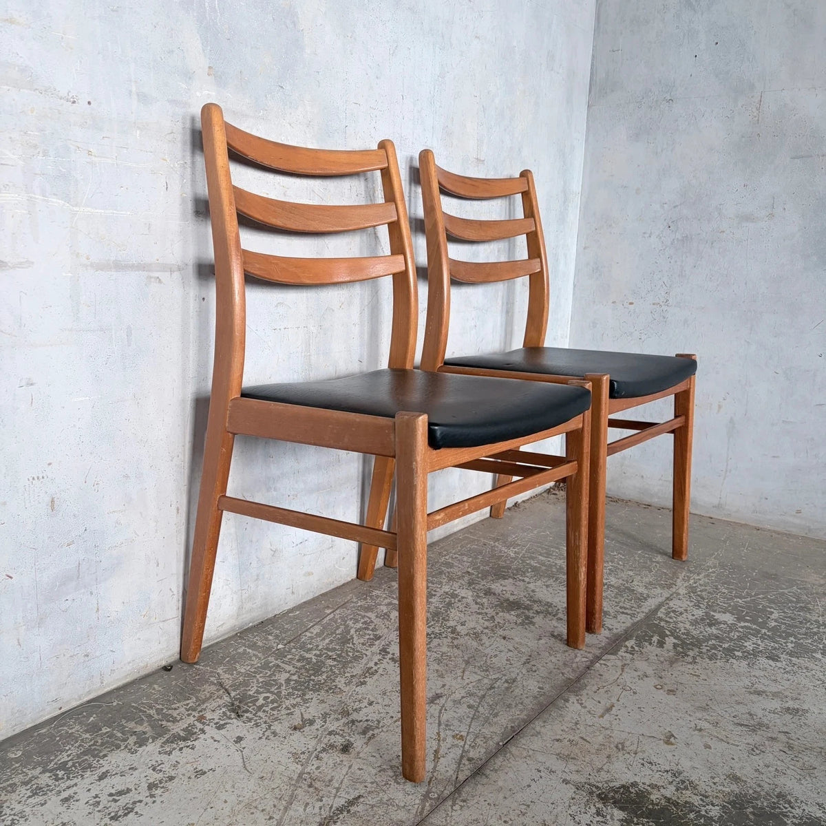 Mid Century Teak & Beech Ladderback Dining Chairs with Black Vinyl – Pair – view 10