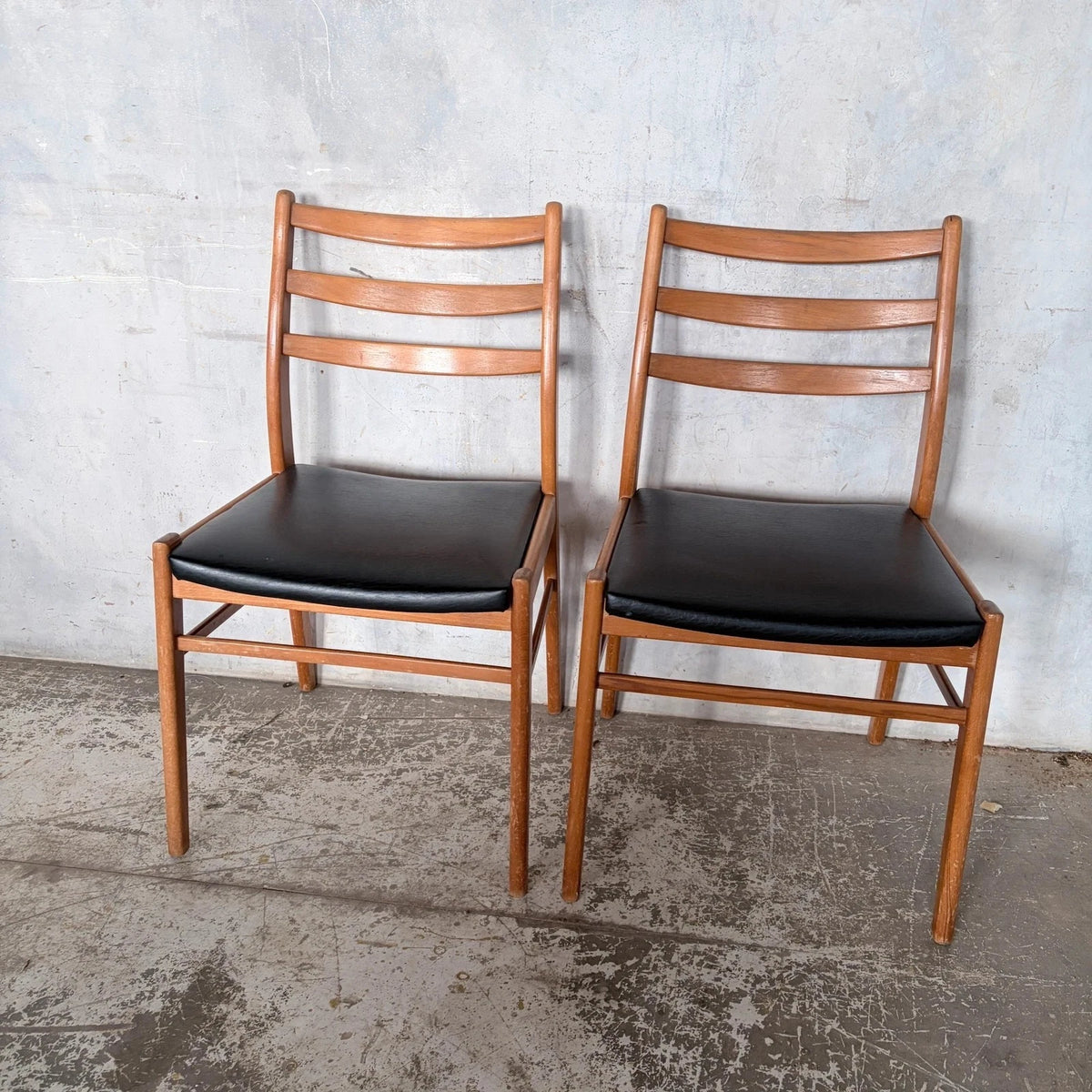 Mid Century Teak & Beech Ladderback Dining Chairs with Black Vinyl – Pair – view 5