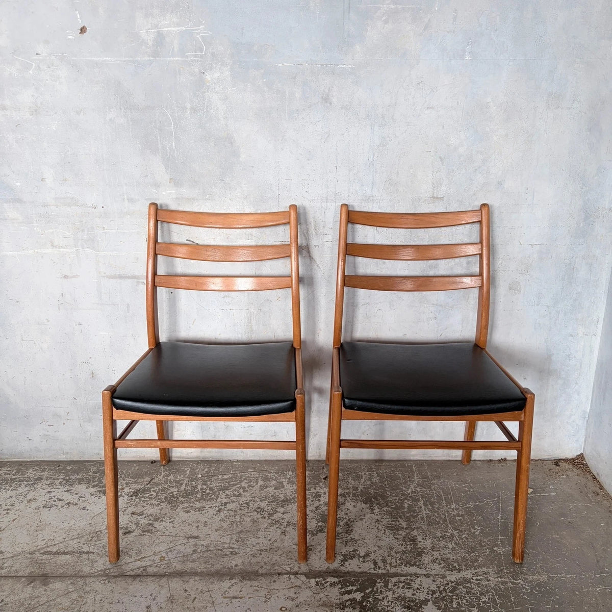 Mid Century Teak & Beech Ladderback Dining Chairs with Black Vinyl – Pair – view 7