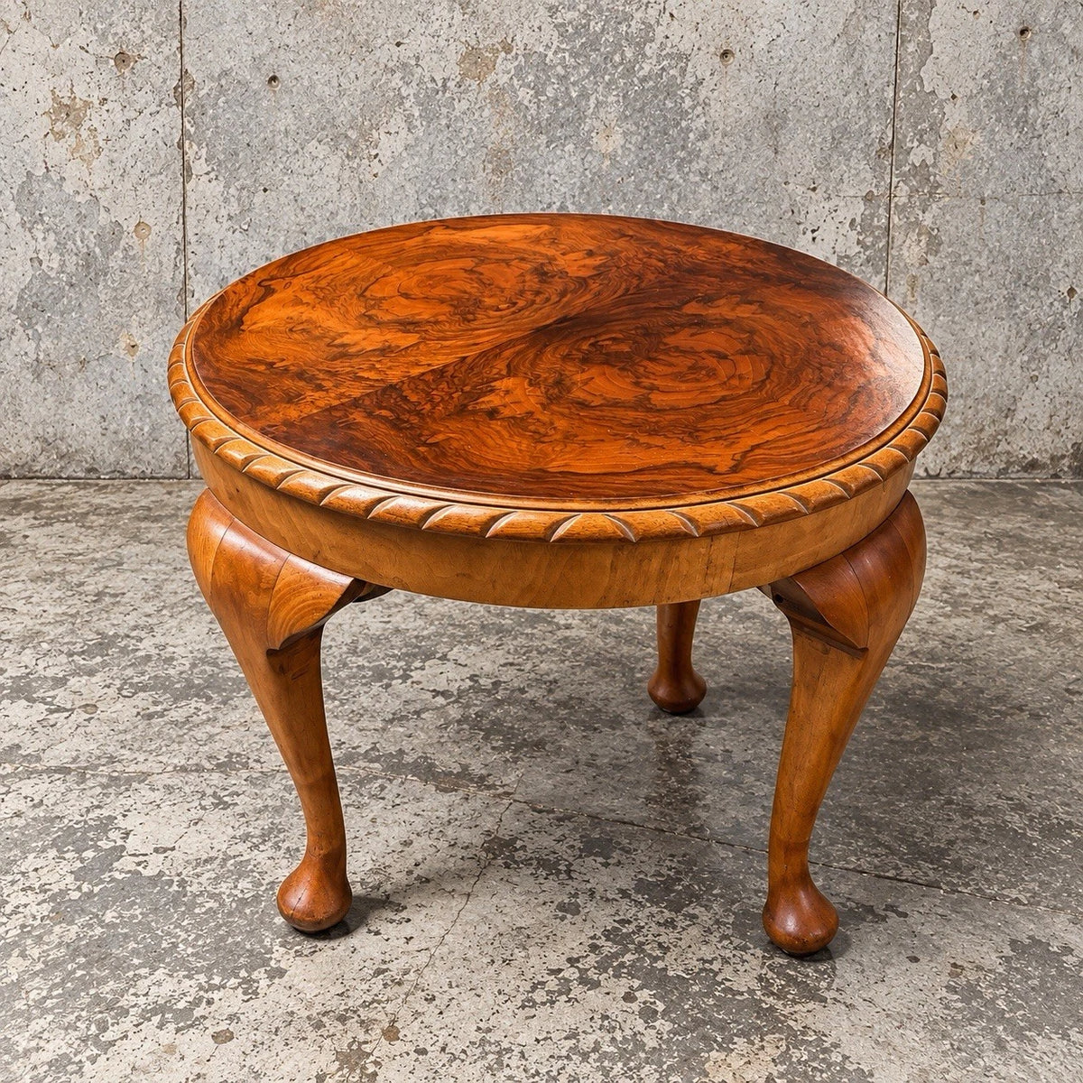 Art Deco Burr Walnut Round Pie Crust Coffee Table – view 1