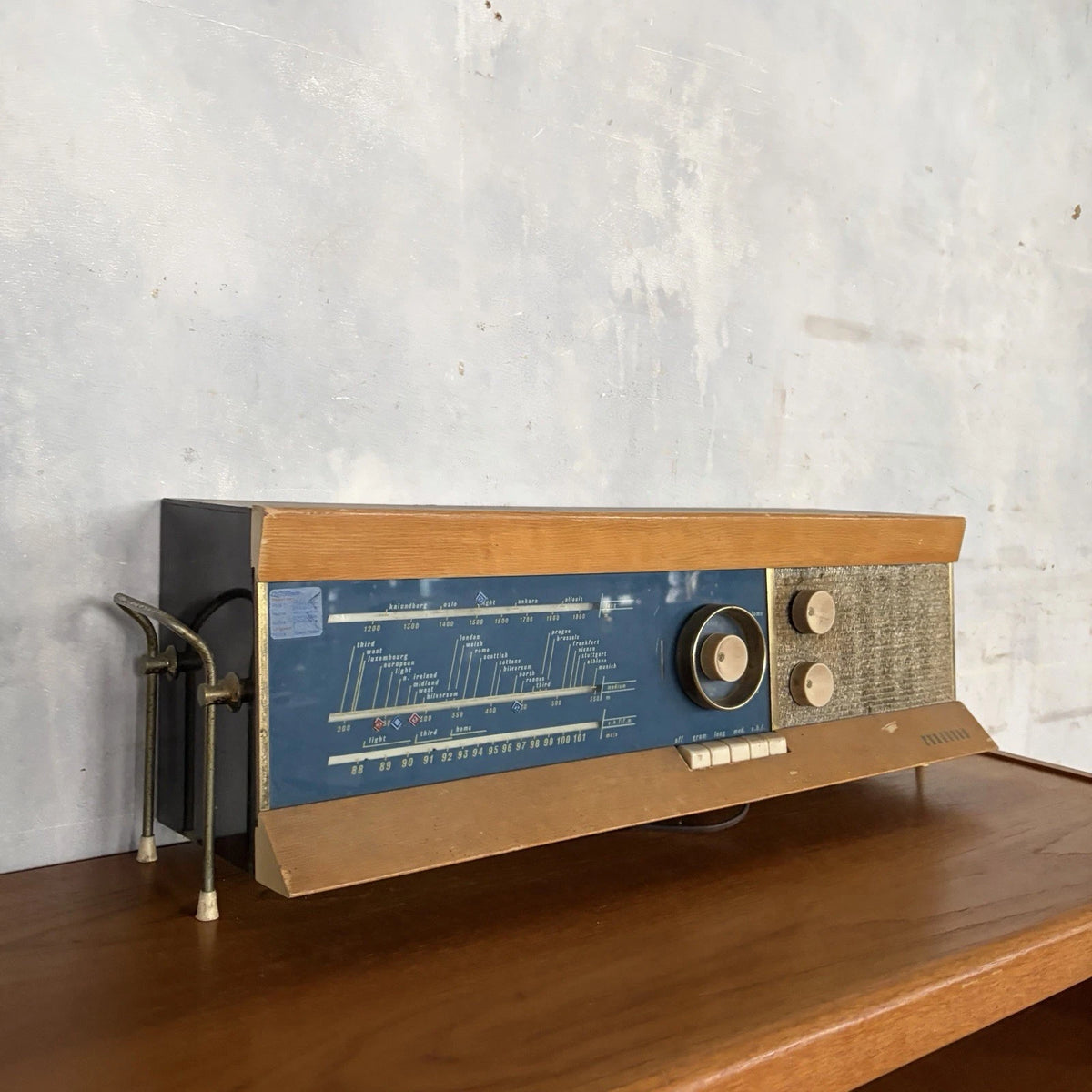 Vintage Ferguson blue-dial Space Age valve radio – view 1