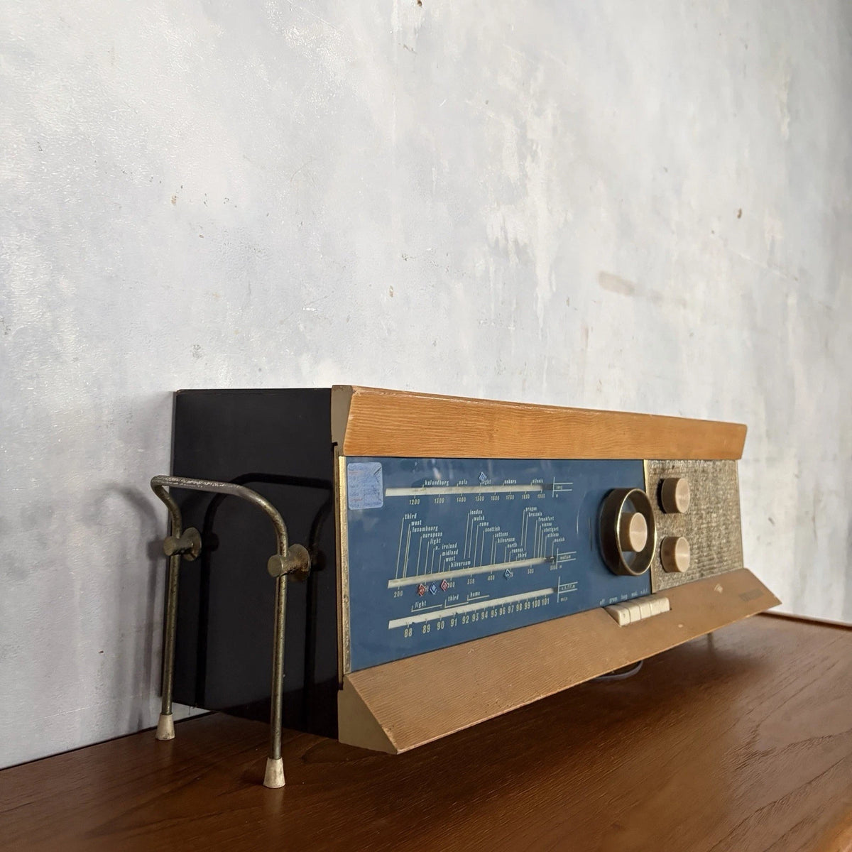 Vintage Ferguson blue-dial Space Age valve radio – view 2