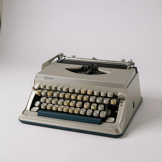 Vintage 1960s Japanese Imperial Portable Typewriter