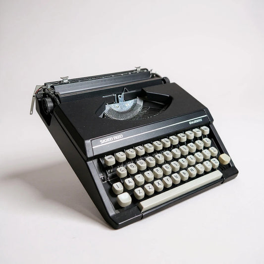 Vintage 1970s Silver Reed Typewriter – Black Portable