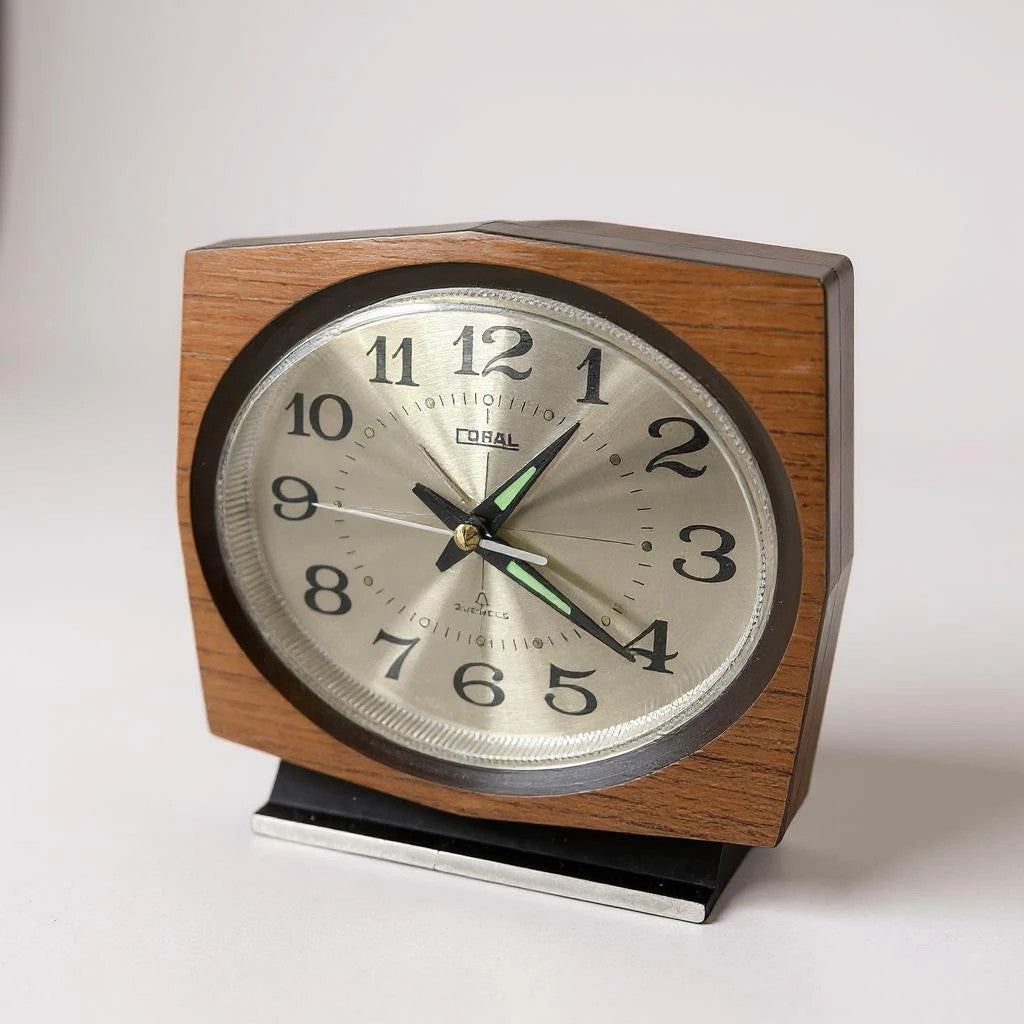Vintage Teak Retro Alarm Clock – Mid‑Century Desk Alarm Clock with Wind‑Up or Electric Mechanism