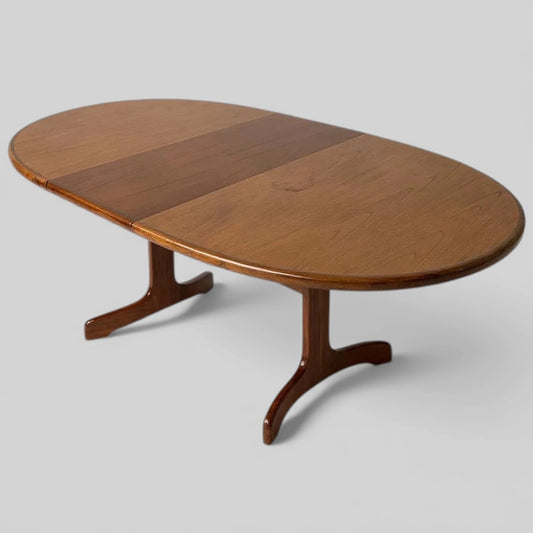 Mid-Century G Plan Oval Extending Dining Table – Vintage Teak