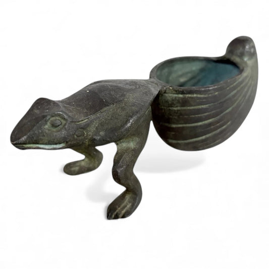 Bronze Frog Sculpture with Shell Bowl – Patinated Iron Frog Ornament