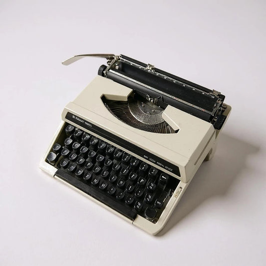 Vintage 1970s Silver Reed Portable Typewriter