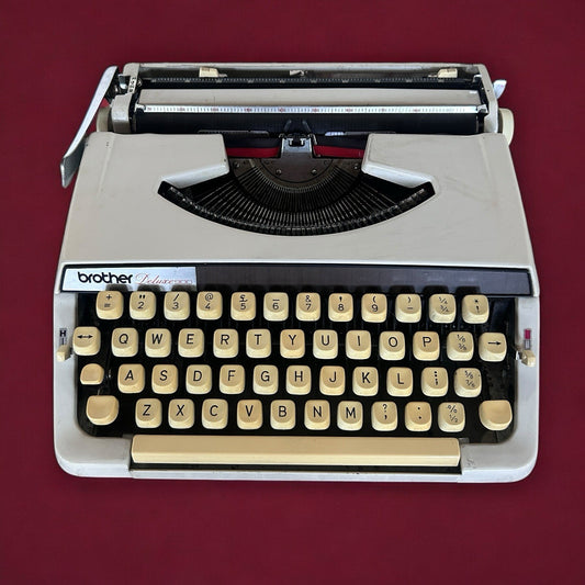 Mid Century Brother Deluxe 900 Portable Typewriter