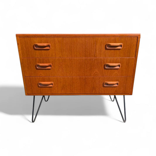 Mid-Century G Plan Fresco Chest of Drawers on Hairpin Legs