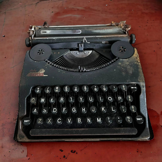 Vintage 1930s Empire Typewriter
